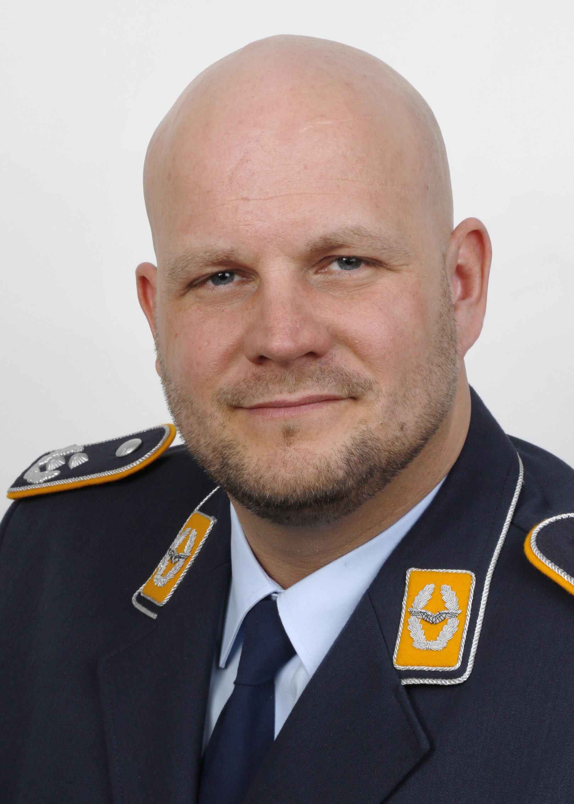 Führung in stürmischen Zeiten – Wie Verantwortung, Resilienz und Menschlichkeit meinen Weg zum Oberstleutnant der Reserve prägten